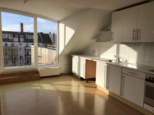 Unvermietete Dachgeschosswohnung in Top Lage mit Terrasse – Provisionsfrei