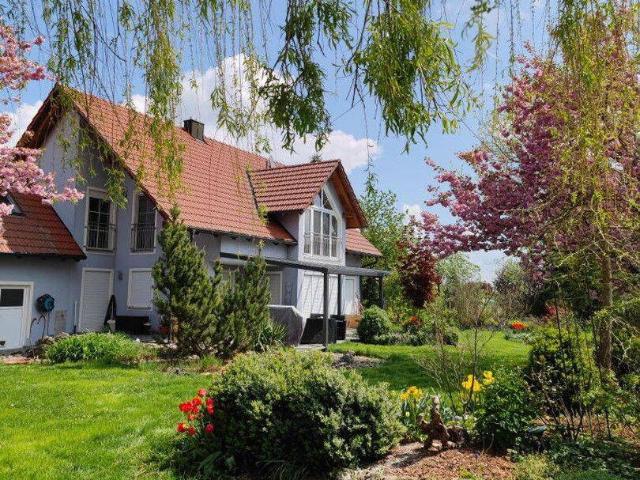 Unverbautes, freistehendes Einfamilienhaus mit hoher Privatsphäre und Ruhe für Gartenliebhaber