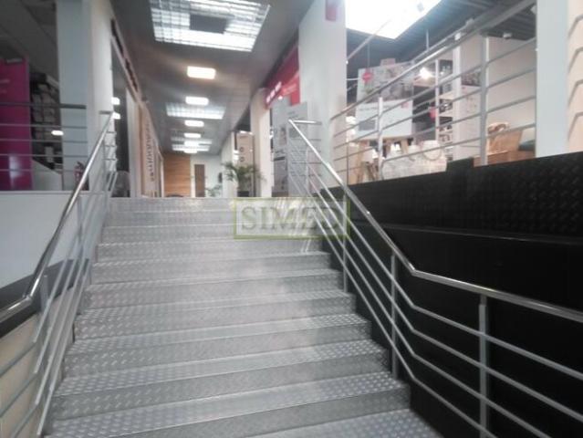 Usługi handel wyposażenie wnętrz,parking,ochrona