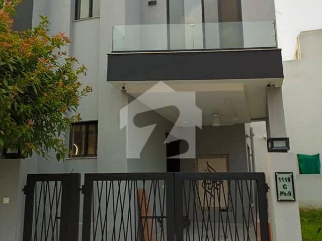 Usman block 7m double storey single unit main boulevard full house with gas available for rent at bahria twon phase 8 rawalpindi islamabad