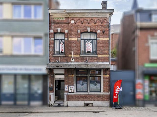 Usage mixte à vendre pour 159000 euro avec 4 chambres à coucher