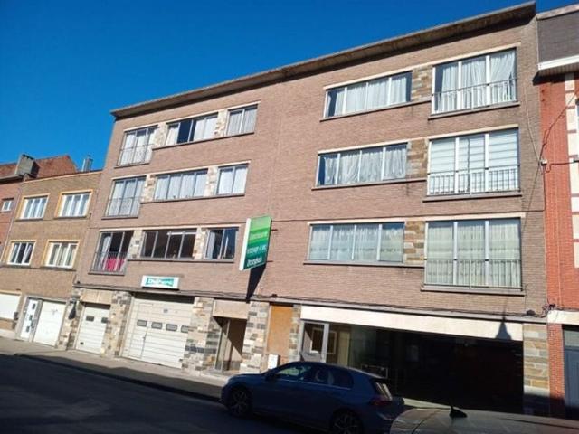 Usage mixte à vendre pour 1650000 euro avec 15 chambres à coucher