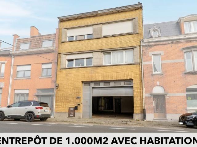 Usage mixte à vendre pour 259000 euro avec 3 chambres à coucher