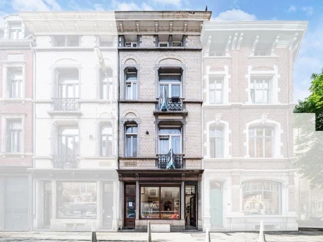 Usage mixte à vendre pour 390000 euro avec 3 chambres à coucher