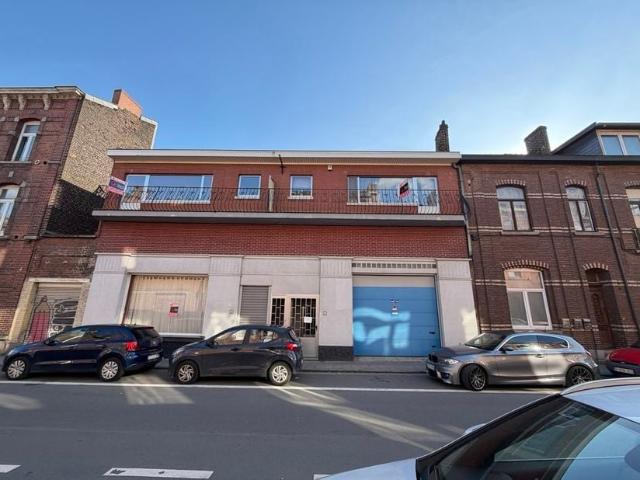 Usage mixte à vendre pour 315000 euro avec 4 chambres à coucher