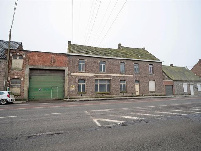 Usage mixte à vendre pour 350000 euro avec 4 chambres à coucher