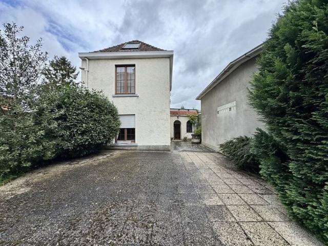 Maison unifamiliale à vendre pour 585000 euro avec 3 chambres à coucher