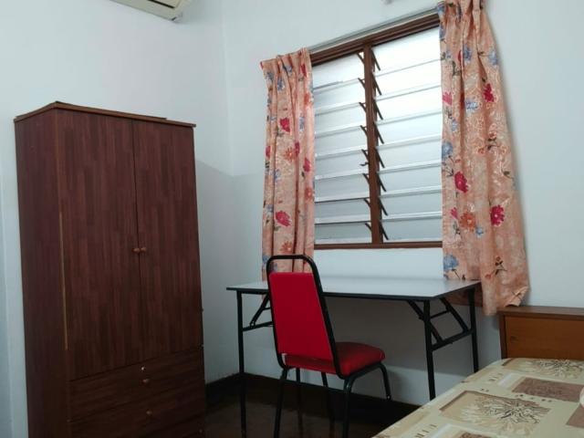 USJ2 house quiet, next to playground – fully furnished, air cond room posted by owner
