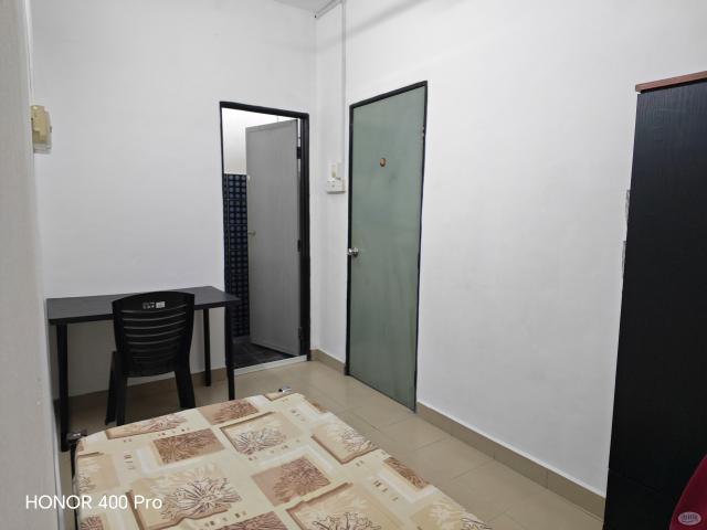 USJ2 house quiet, next to playground – own bath, furnished room posted by owner