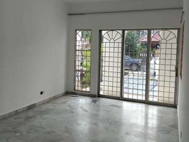USJ 11 double storey 22x70 for sale