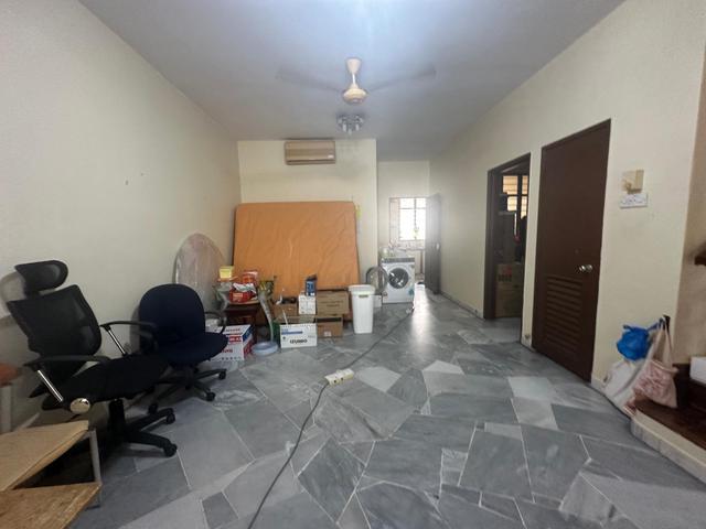 Usj 16 double storey gated and guarded