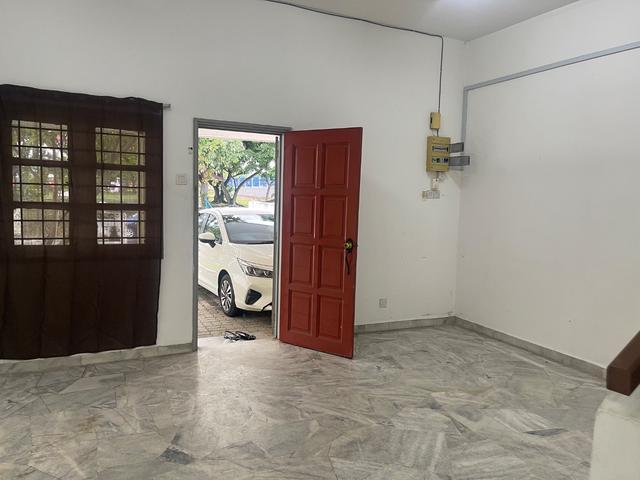 USJ 6 2s 22x75 house for rent