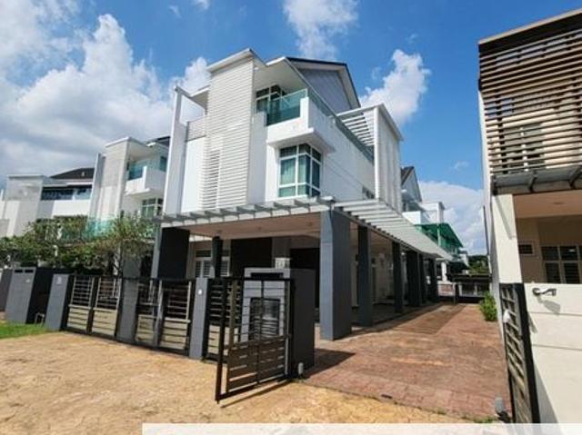 USJ HEIGHTS SUBANG JAYA, 3 Storey Bungalow For