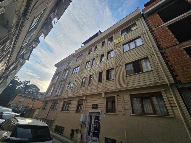 Üsküdar Merkez Cuma Pazarı İçinde 3+2 Sıfır Binada Dublex