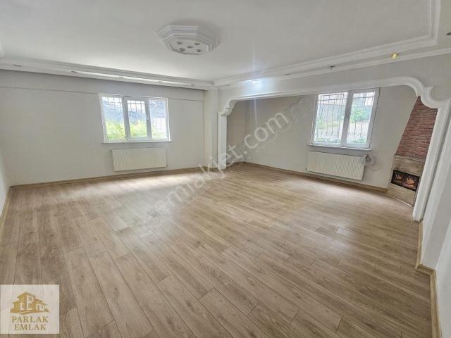 Üsküdar Merkez'de Asansörlü Genç Binada 3+1 150m2 Daire!