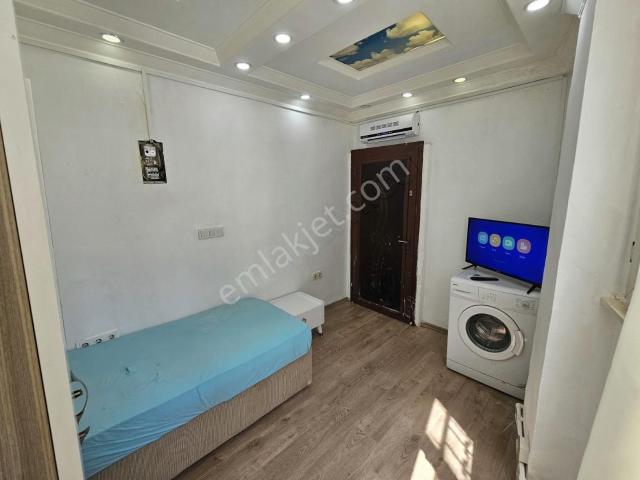 Üsküdar Merkezde Eşyalı İçi Temiz Yenilenmiş Ters Dübkex Daire