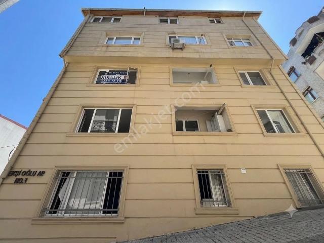 Üsküdar Merkez'de İçi Sıfır Masrafsız Balkonlu Ara Kat 3+1 Daire