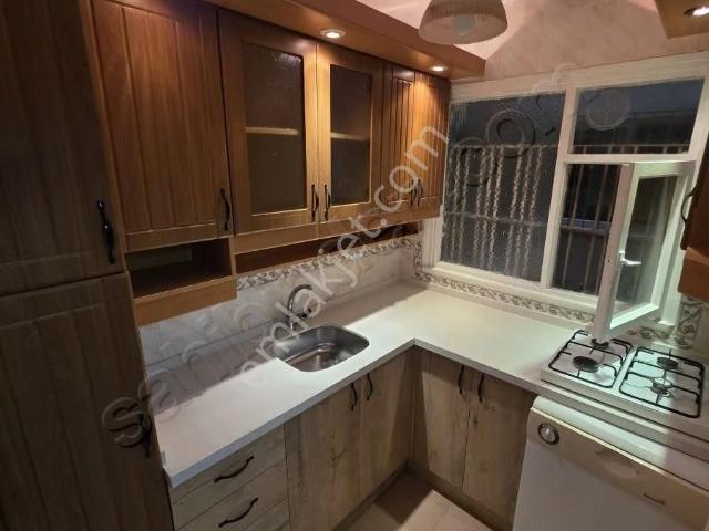 Üsküdar Merkez'de 2+1 Esyalı Icı Yenılenmıs Bahcelı Temız Daıre