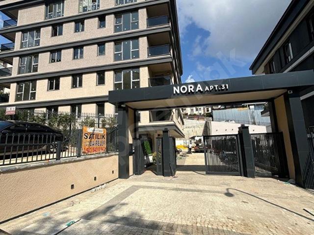 ÜSKÜDAR MERKEZE 5 DAKİKA 2+1 YENİ BİNADA OTOPARKLI