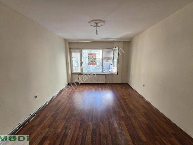 Üsküdar Merkeze Yakın Kiralık 2+1 Kombili Daire 1.kat