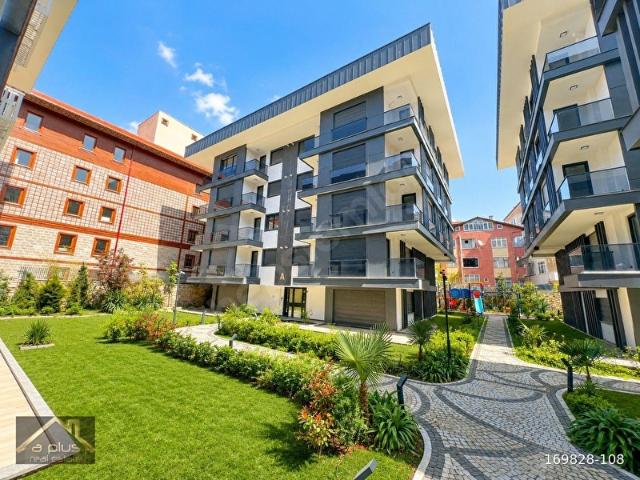 ÜSKÜDAR BURHANİYE PARILTI KONAKLARI 5+2 SATILIK DUBLEX DAİRE