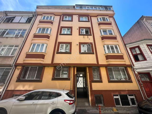 Üsküdar Bağlarbaşı Merkezi Konumda Satılık 2+1 Daire