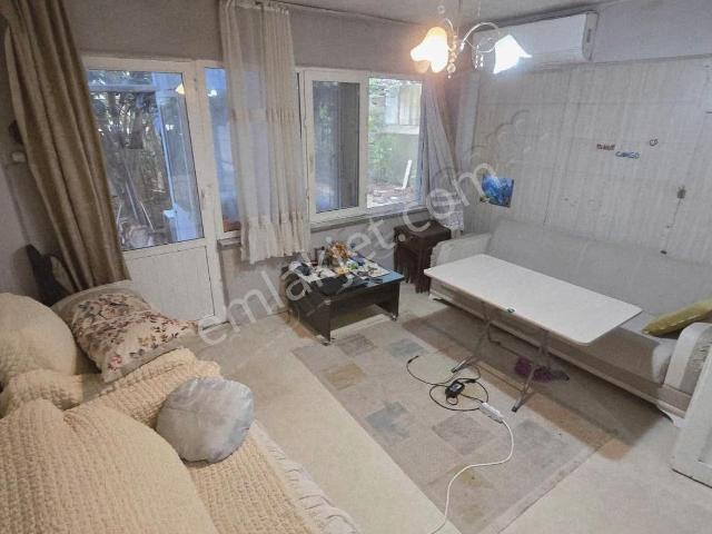 Üsküdar Bağlarbaşında Bahçeli 2+1 Satılık Daire