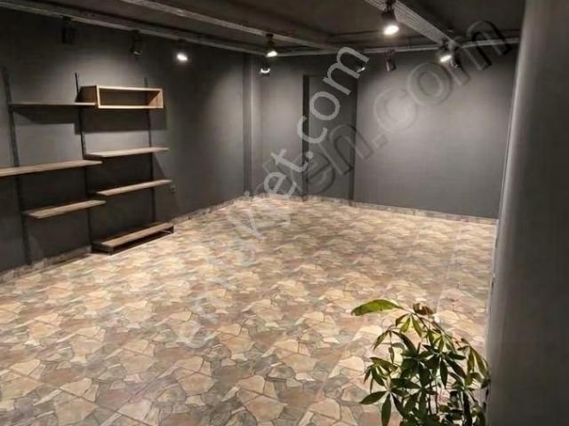 Üsküdar Doğancılarda Depolu, Çok Amaçlı 325 M² Dükkan