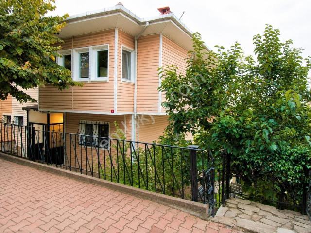Üsküdar Çengelköy Ata 2 Sitesinde İyi Konumda Triplex Villa