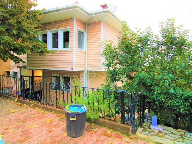 Üsküdar Çengelköy Ata 2 Sitesinde Çıkışa Çok Yakın Triplex Villa