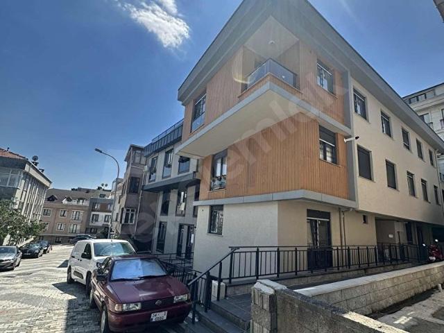 ÜSKÜDAR KISIKLI MAHALLESİNDE KİRALIK 2+1 DAİRE EŞYALI