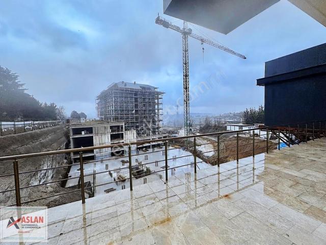 Üsküdar Rasathane Cadde Üzeri Binada Boğaz & Köprü Manzaralı