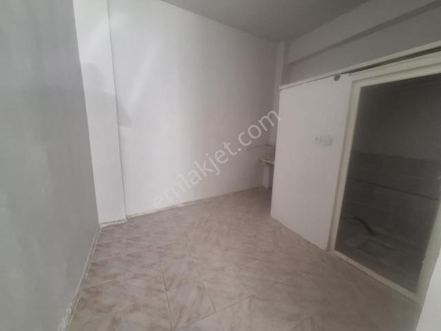Üsküdar Valide i Atik Kiralık Dükkan
