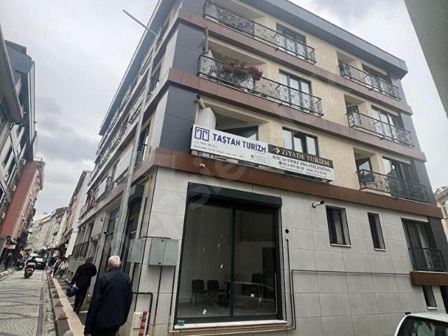 Üsküdarda Cadde Üzerinde 0 Binada Yatırımlık 20 m Köşe Dükkan