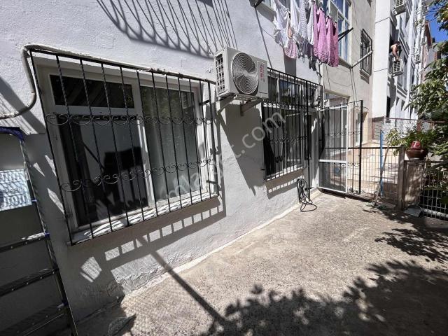 Üsküdarda Satılık 1+1 Bahçe Kullanımlı Daire