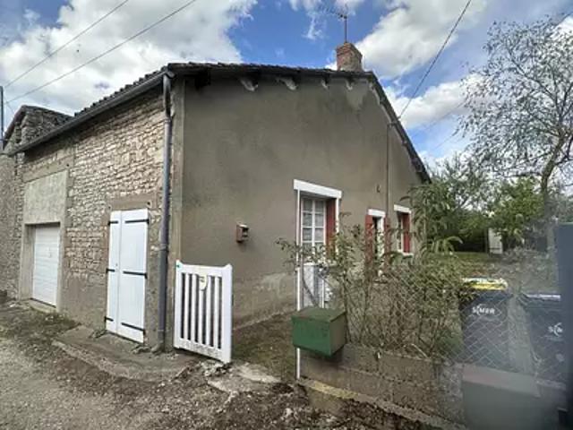 Usson du Poitou 86350 Achat / Vente maison 2 pièces t2