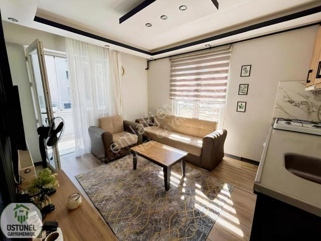 Üstünel'den Merkezi Konumda Geniş 2+1 Eşyalı Kiralık Daire
