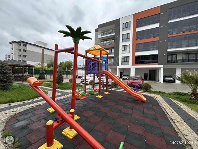 ÜSTÜNEL'DEN SİTE İÇİ 2+1 OTOPARKLI OYUN PARKLI AİLE SİTESİ