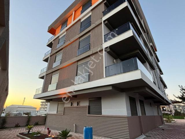 Usta Gayrimenkul'den Sıfır Kiralık 2+1 Havuzlu Daire