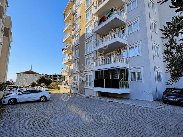 Usta Gayrimenkul'den Satılık 3+1 Cam Balkonlu Temiz Daire