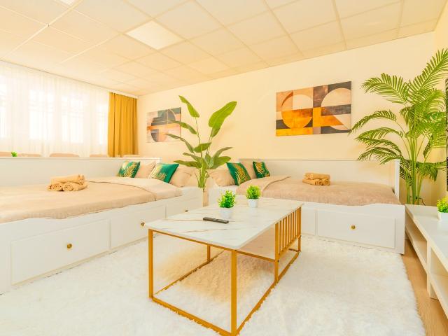 Up to 10 people 106 sqm designer apartment, prime location, 1 free parking space, Dresden Amsterdam Apartments for Rent