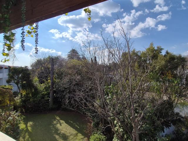 Upmarket 1 Bedroom Apartment