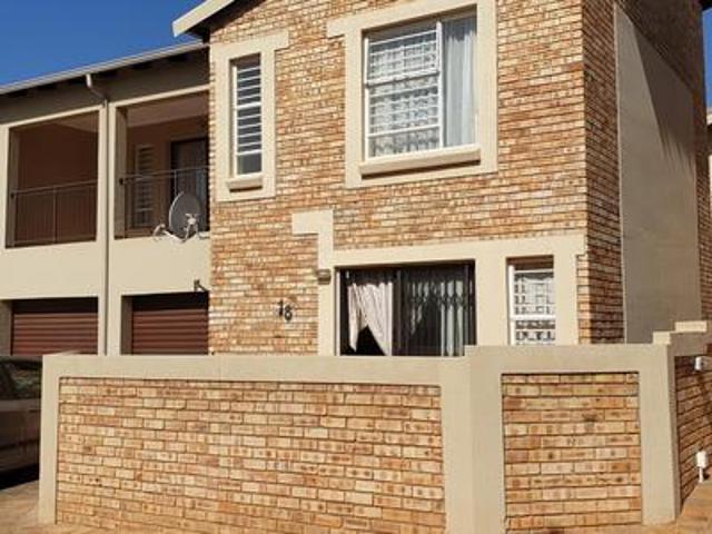 upmarket well maintained 3 bedroom w.