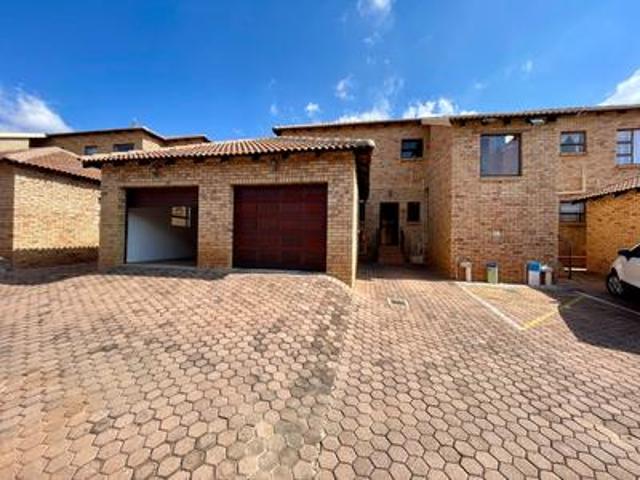 upmarket ground floor 3 bedroom apar.
