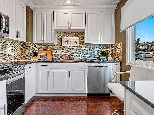 Updated And Affordable 2 Bdrm Townhouse In Marlborough!