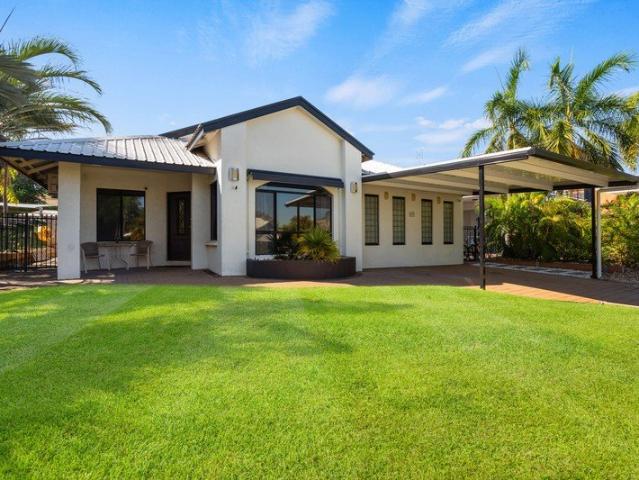 Updated Family Entertainer in Prime Cullen Bay Position