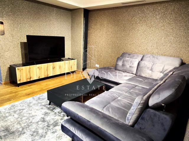 UpGround Residence, apartament cu priveliste panoramica, parcare, sauna, 2 dressinguri