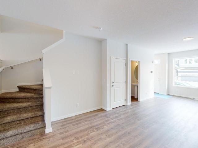 Upper 41 Corner Glen Row NE 3 Bedroom Apartment for Rent at 41 Corner Glen Row Ne Uppr, Calgary, AB T3N 2L9