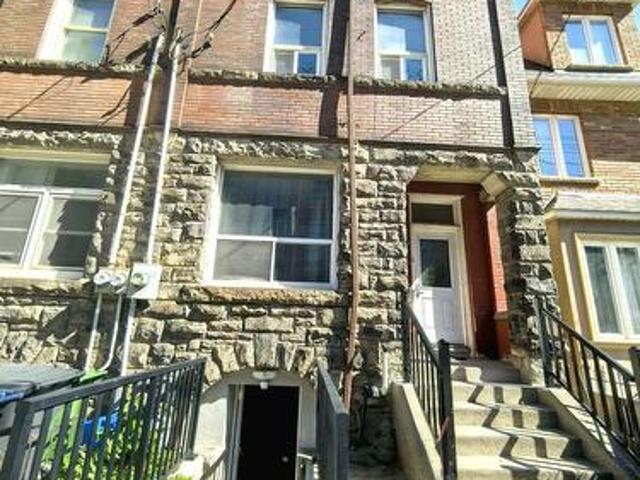 Upper 437 Bathurst Street, Toronto, ON, M5T 2S9 house for lease | Listing ID C13536 | Royal LePage