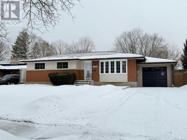Upper 4383 Petrie Court, Niagara Falls, ON, L2E 6L8 house for lease | Listing ID X13539 | Royal LePage